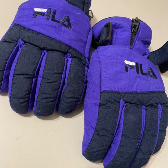 Children's Gloves (2) - Picture 2 of 5